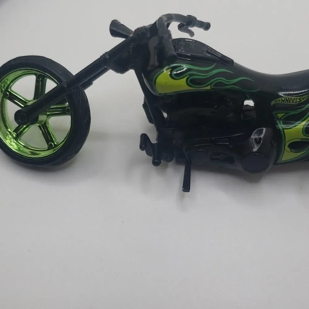 𝅺twin flame hot wheels motorcycle hotrod toy